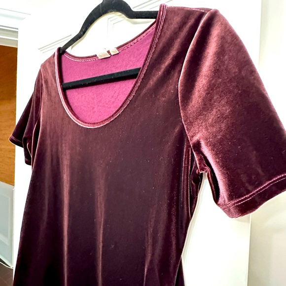 GAP Maternity velvet midi dress with ruched sides and short sleeves.  Sz S - Picture 2 of 7